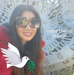 Meet your Posher, Donna mai hồng